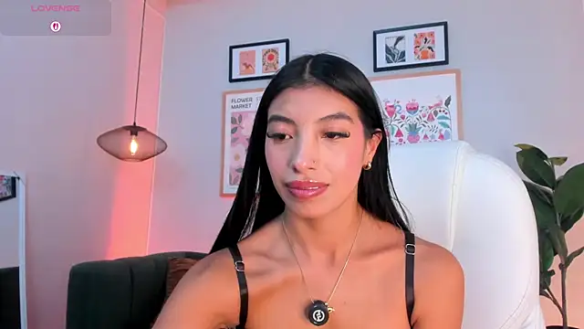 Snapshot of Tiffany_Low chatting on 07.19.26 Tiffany Low online show from 07.19.26