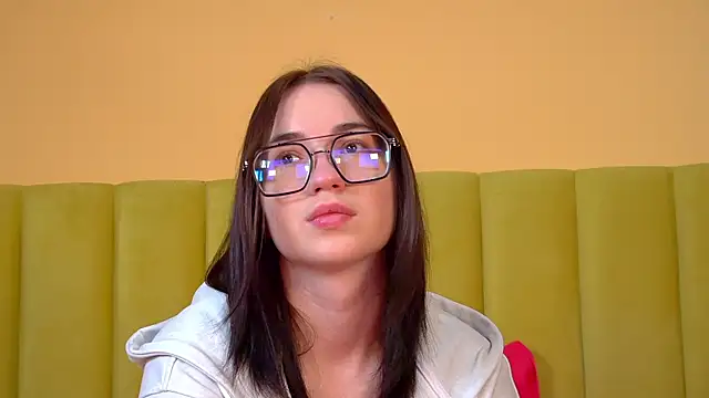 Snapshot of AnneAvery chatting on 10.12.25 AnneAvery online show from 10.12.25