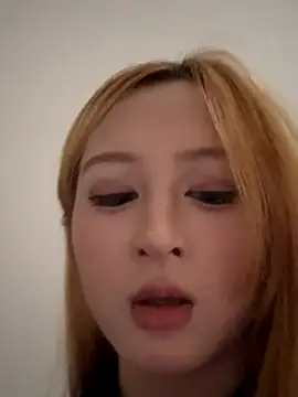 Snapshot of yuki_june chatting on 09.18.25 yuki june online show from 09.18.25