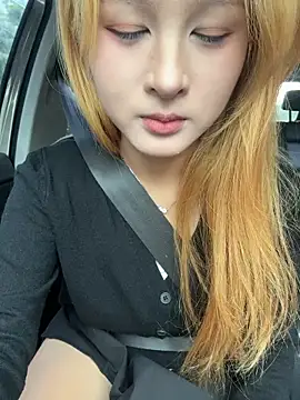 Snapshot of yuki_june chatting on 10.25.25 yuki june online show from 10.25.25