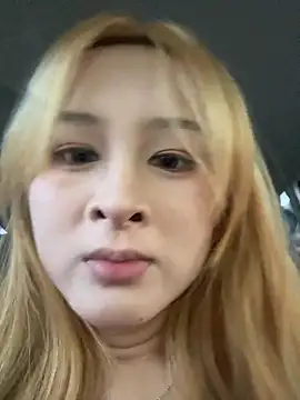 Snapshot of yuki_june chatting on 10.28.25 yuki june online show from 10.28.25