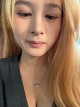 Snapshot of yuki_june chatting on 11.25.25 yuki june online show from 11.25.25