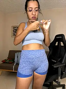 Valerygomez02 online show from 10.21.25