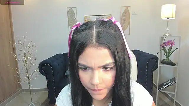 Snapshot of Mila_blaze chatting on 11.03.25 Mila blaze online show from 11.03.25