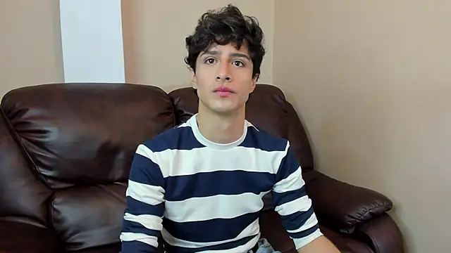 Snapshot of Xam_Collen chatting on 12.20.25 Xam Collen online show from 12.20.25