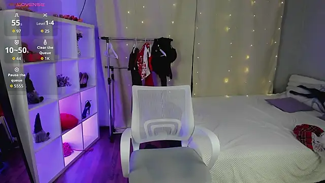 VikkyJane online show from 02.20.26