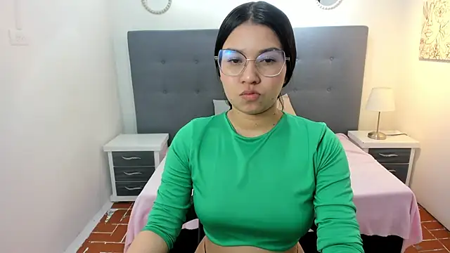 Snapshot of chaneelstark chatting on 11.30.25 chaneelstark online show from 11.30.25