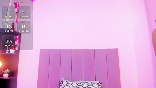 HoollyHendrix online show from 09.30.25