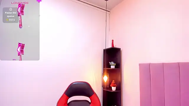 HoollyHendrix online show from 11.21.25