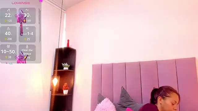 HoollyHendrix online show from 11.26.25