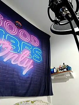 Mikaaa97 online show from 04.10.26