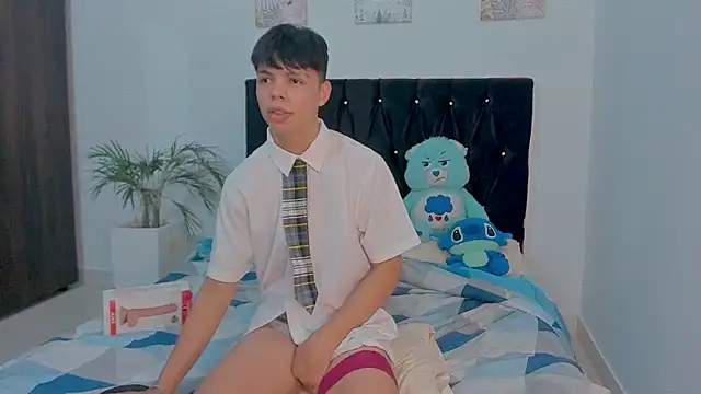 Snapshot of Zacktorres_ chatting on 10.14.25 Zacktorres online show from 10.14.25