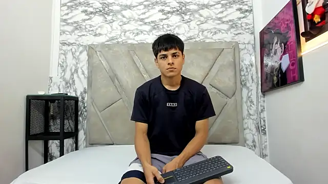 Snapshot of Logan_Jhonson chatting on 09.20.25 Logan Jhonson online show from 09.20.25