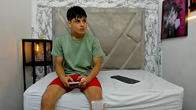 Snapshot of Logan_Jhonson chatting on 11.01.25 Logan Jhonson online show from 11.01.25