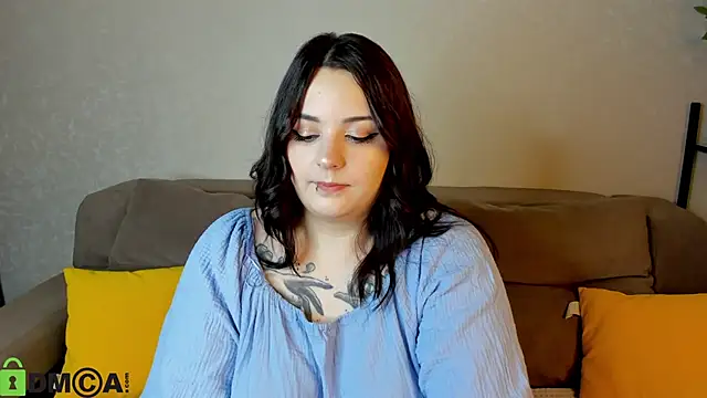 Mia R0ss online show from 10.18.25