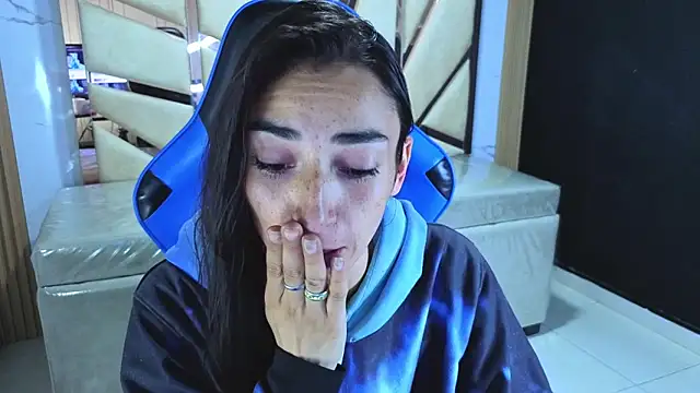 Maily a  online show from 04.10.26