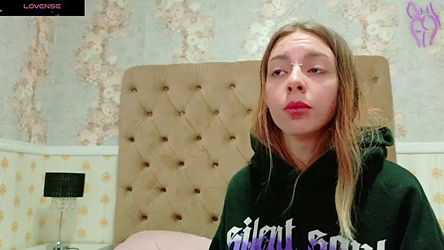 CoraVex online show from 10.03.25