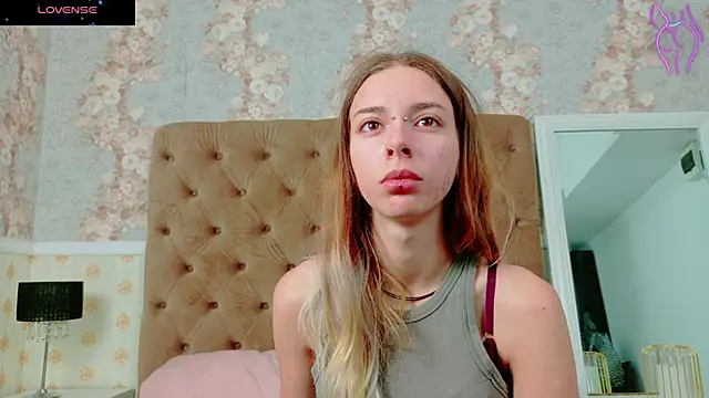 CoraVex online show from 10.08.25