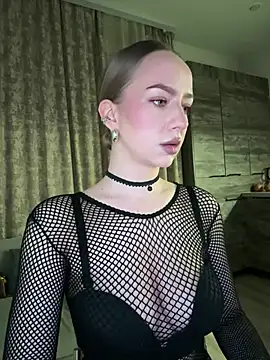 MissOyee online show from 02.12.26