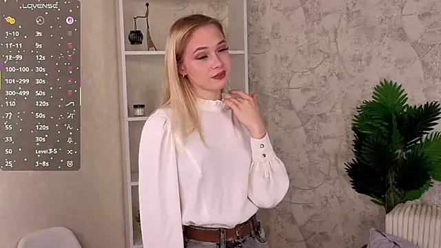 Snapshot of MarniOrdway chatting on 10.07.25 MarniOrdway online show from 10.07.25