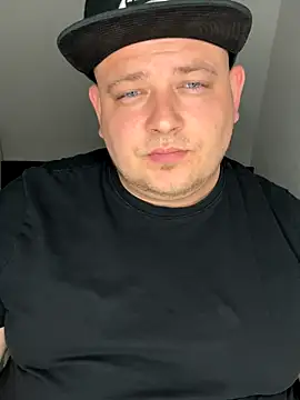 Snapshot of xXLustMolchXx chatting on 09.23.25 xXLustMolchXx online show from 09.23.25