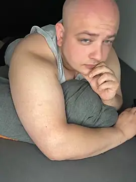 Snapshot of xXLustMolchXx chatting on 09.28.25 xXLustMolchXx online show from 09.28.25