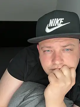 Snapshot of xXLustMolchXx chatting on 09.29.25 xXLustMolchXx online show from 09.29.25