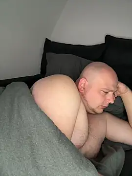 Snapshot of xXLustMolchXx chatting on 10.11.25 xXLustMolchXx online show from 10.11.25