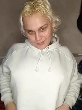 Snapshot of MargoShein chatting on 11.23.25 MargoShein online show from 11.23.25