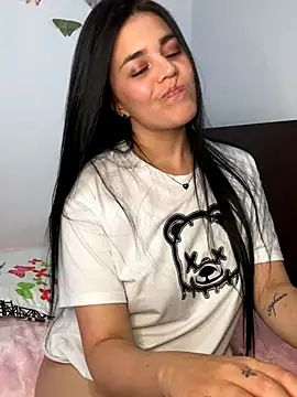 sophy whiite  online show from 10.08.25