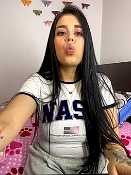 sophy whiite  online show from 11.24.25