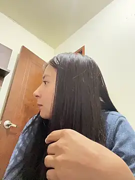 Snapshot of Karlee_Grey1 chatting on 09.20.25 Karlee Grey1 online show from 09.20.25