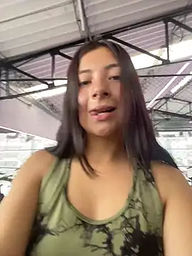 Snapshot of Karlee_Grey1 chatting on 11.04.25 Karlee Grey1 online show from 11.04.25