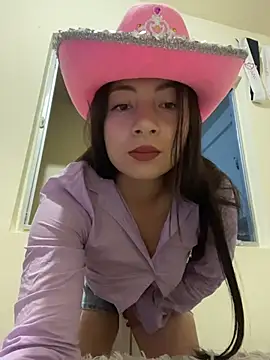 Snapshot of Karlee_Grey1 chatting on 11.08.25 Karlee Grey1 online show from 11.08.25