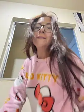 Snapshot of Karlee_Grey1 chatting on 12.04.25 Karlee Grey1 online show from 12.04.25