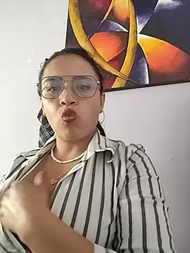 Snapshot of MILA__06 chatting on 10.01.25 MILA 06 online show from 10.01.25