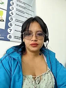 Snapshot of MILA__06 chatting on 11.11.25 MILA 06 online show from 11.11.25