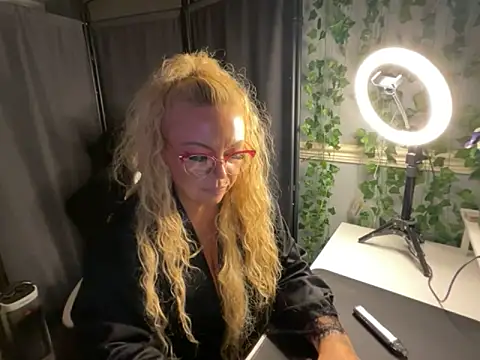 BonnyDesire online show from 03.25.26