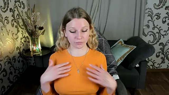 Snapshot of _Velvet_peach_ chatting on 10.21.25 Velvet peach online show from 10.21.25