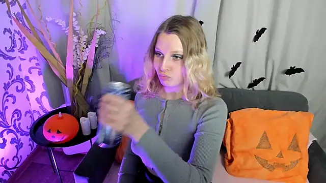 Snapshot of _Velvet_peach_ chatting on 11.02.25 Velvet peach online show from 11.02.25