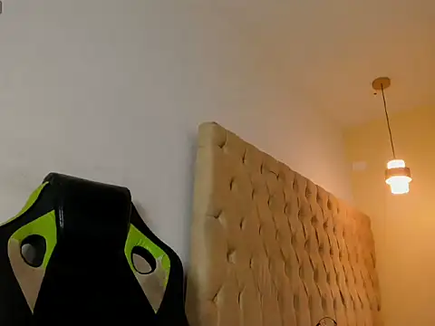 Snapshot of Dakota_x18 chatting on 10.02.25 Dakota x18 online show from 10.02.25