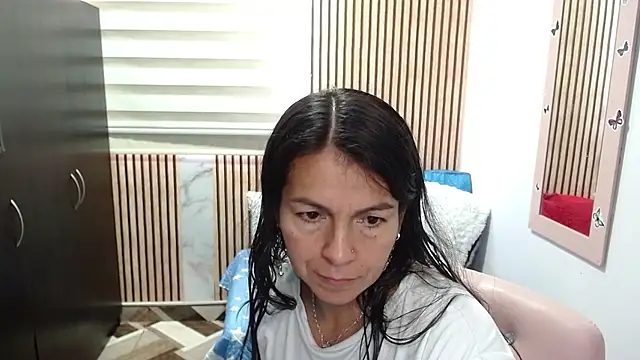 Snapshot of camilavargas_ chatting on 06.16.26 camilavargas online show from 06.16.26