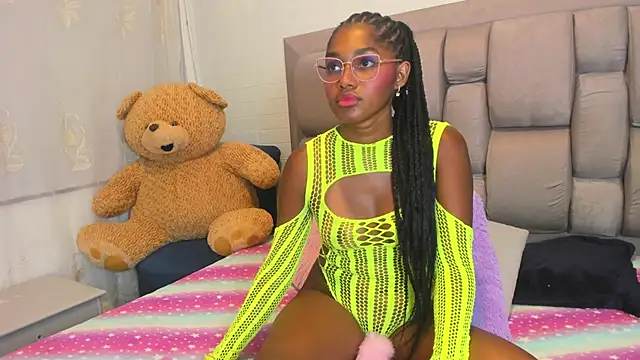 Snapshot of Beauty_Luci chatting on 10.07.25 Beauty Luci online show from 10.07.25