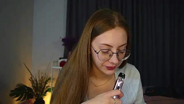 Snapshot of blissence chatting on 02.25.26 blissence online show from 02.25.26