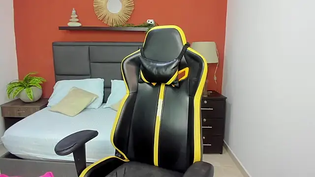 molly lovee  online show from 09.25.25