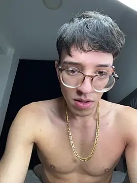 Snapshot of arthurdavies chatting on 11.21.25 arthurdavies online show from 11.21.25