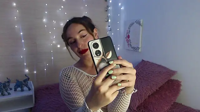 Snapshot of kat_desiree chatting on 10.01.25 kat desiree online show from 10.01.25