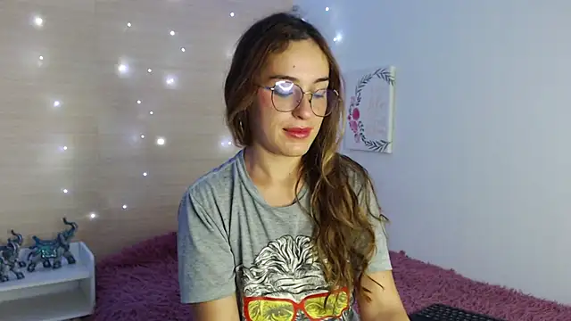 Snapshot of kat_desiree chatting on 10.13.25 kat desiree online show from 10.13.25