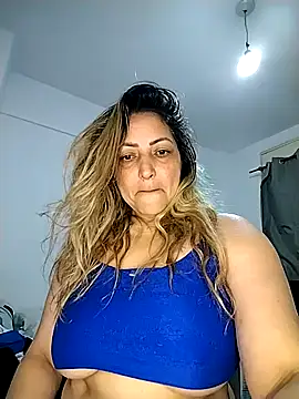 Lunita86 online show from 10.29.25