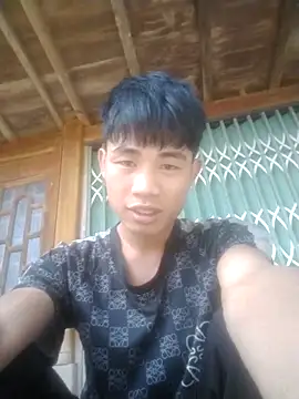 Snapshot of Nhyy_xx chatting on 10.30.25 Nhyy xx online show from 10.30.25